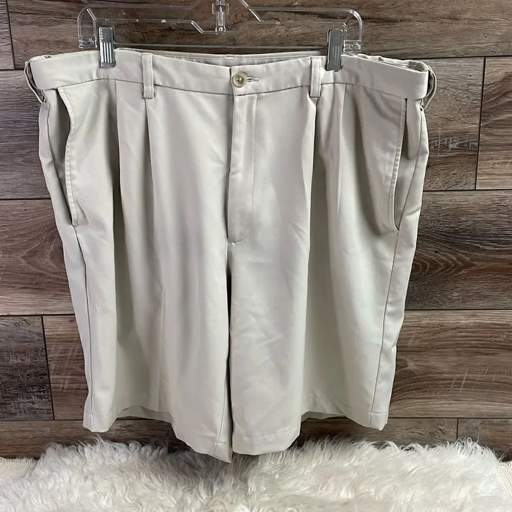 HAGGAR COOL 18 PRO Mens Lightweight Golf Dress Shorts Size 40 Cream
